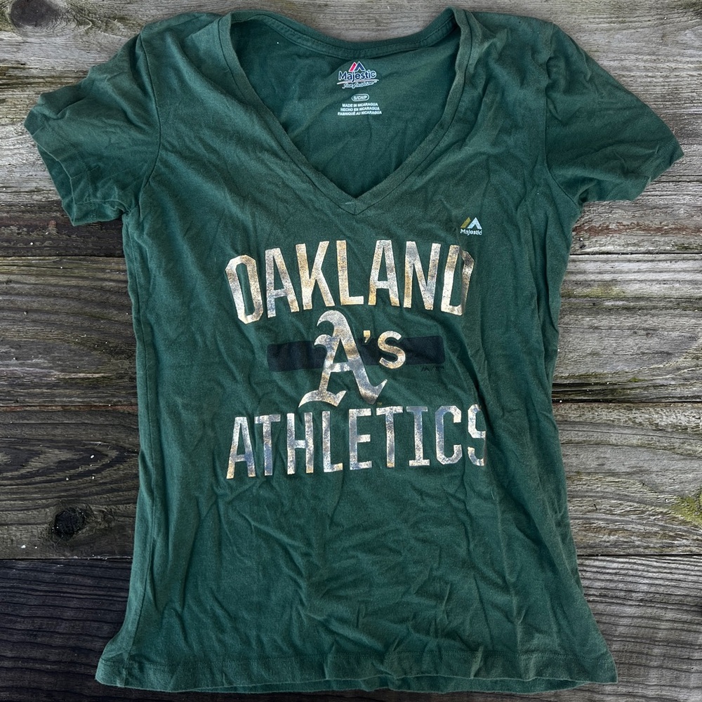 Vintage Oakland Athletics V-Neck T-Shirt Size Small